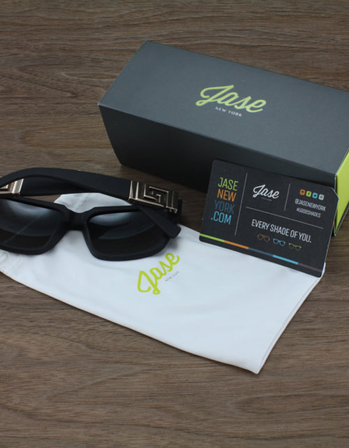 Load image into Gallery viewer, Jase New York Victor Sunglasses in Matte Black
